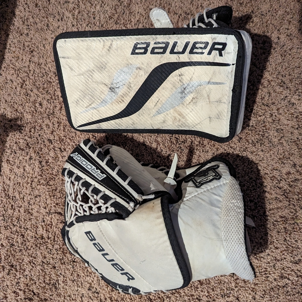 Bauer Prodigy Catcher and Blocker. Regular, Youth size.